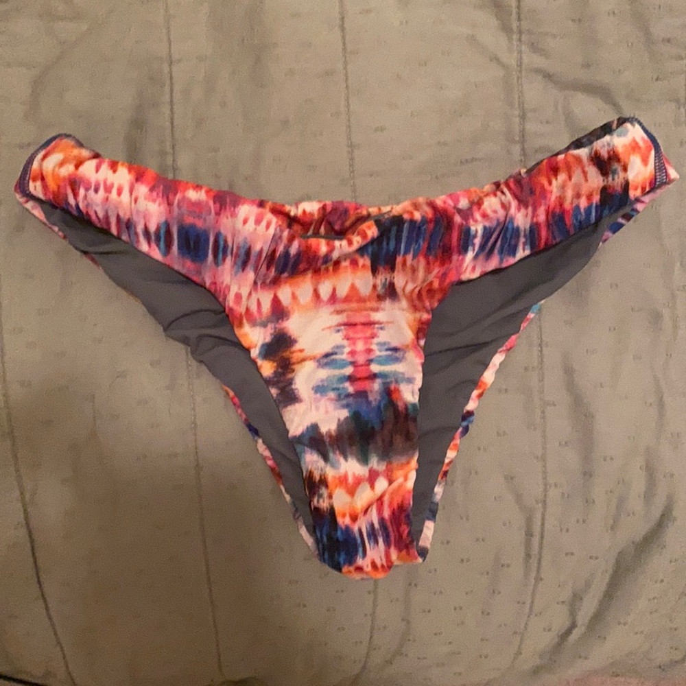 Jolyn bottoms